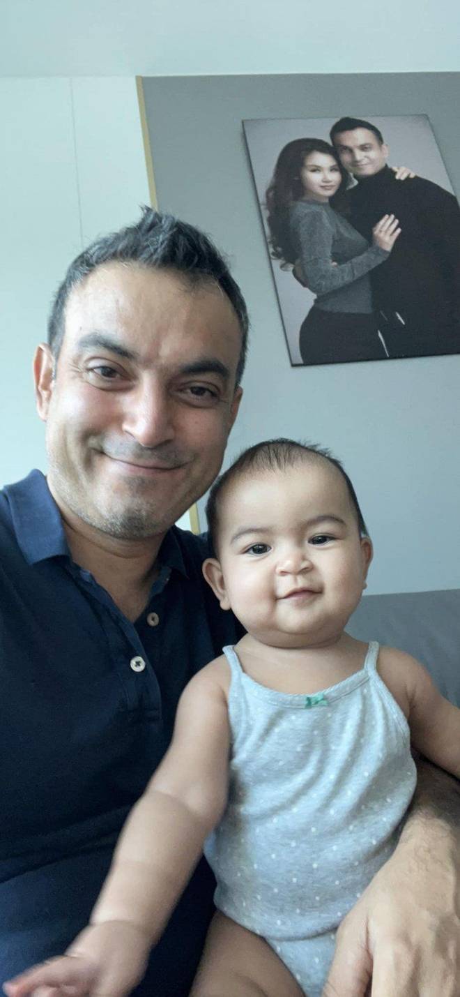 Võ Hạ Trâm lần đầu hé lộ ảnh con gái lai Ấn Độ lúc chào đời đen nhẻm giống bố, giờ 2 tuổi trắng trẻo, mặt nét xinh-2