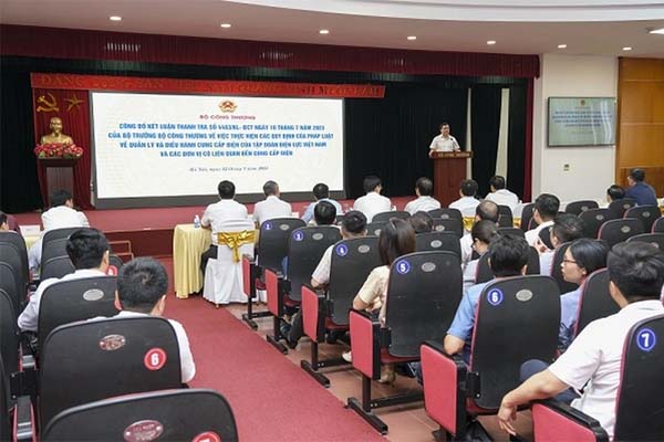 Trúng 5 vé số độc đắc, người phụ nữ chi ngay 2,4 tỷ đồng mua vàng-3