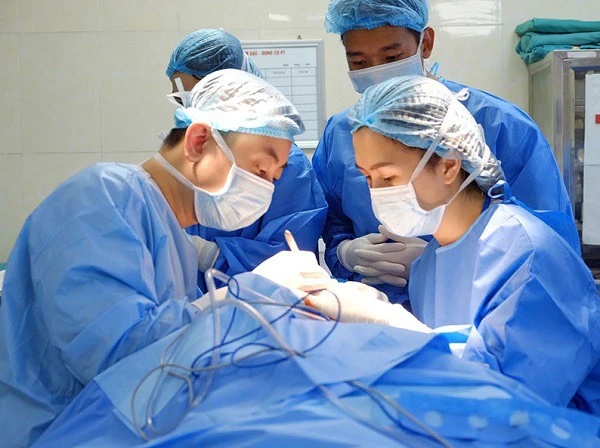 Lấy vợ 6 tháng không thể làm chuyện ấy, chồng giấu cả gia đình bí mật đưa vợ đi khám-3