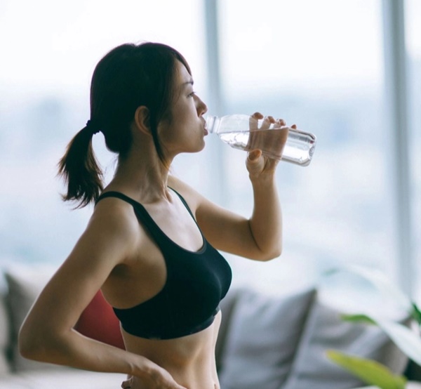 Bé trai 10 tuổi suýt tử vong vì 1 sai lầm khi uống nước-3