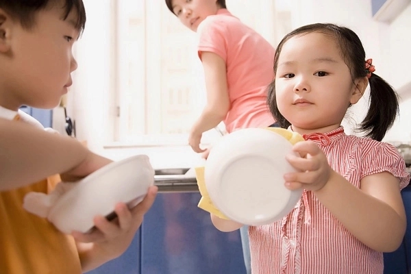 Muốn con lớn lên tự lập và thành công, cha mẹ cần biết cách yếu đuối đúng lúc-2