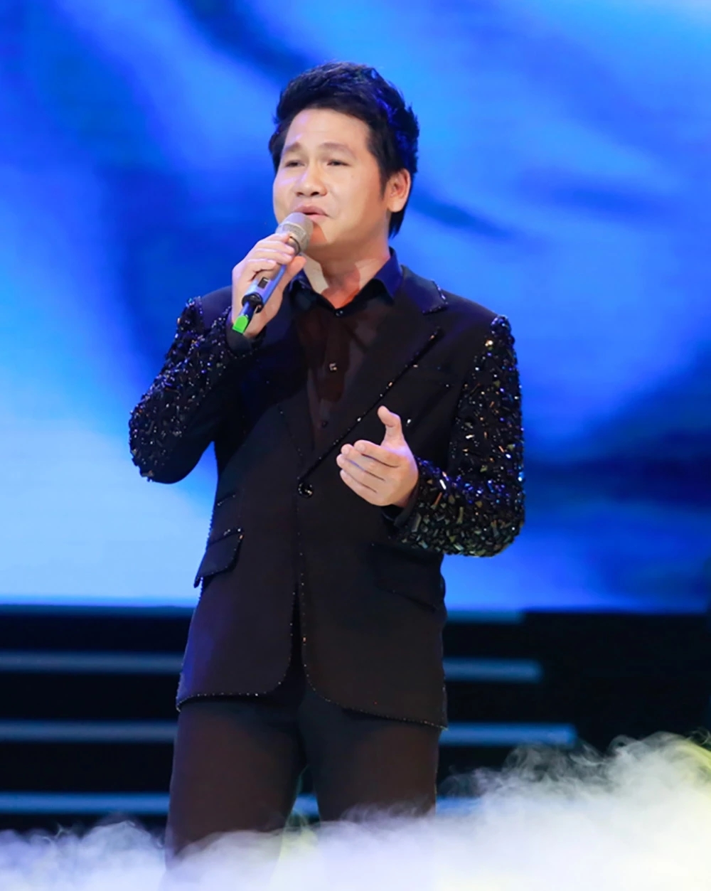 Vua nhạc đỏ vụt sáng nhờ Sao Mai: Lấy vợ đẹp, có 2 biệt thự khủng, của để dành còn quý hơn-3