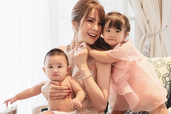 Thay vì đánh chừa khi con ngã, 3 hot mom này lại có cách dạy con cực thông minh-7