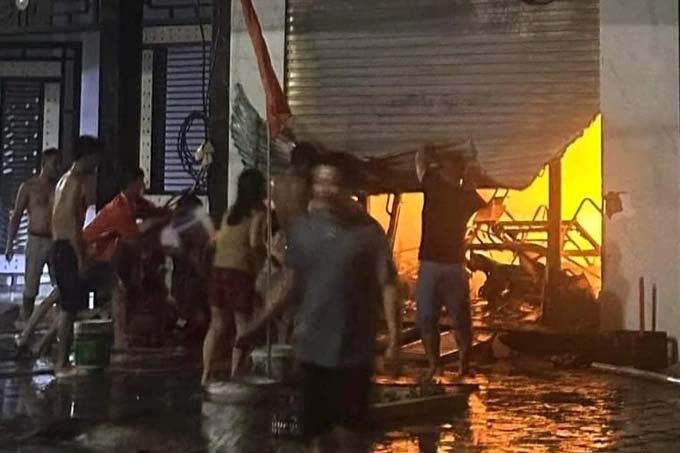 Xe điện bốc cháy khi đang sạc, 2 bà cháu thiệt mạng-1