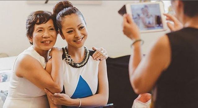 Những bà mẹ chồng quyền lực của mỹ nhân Việt: Diệp Lâm Anh cũng chưa được cưng chiều bằng nàng Hậu này-2