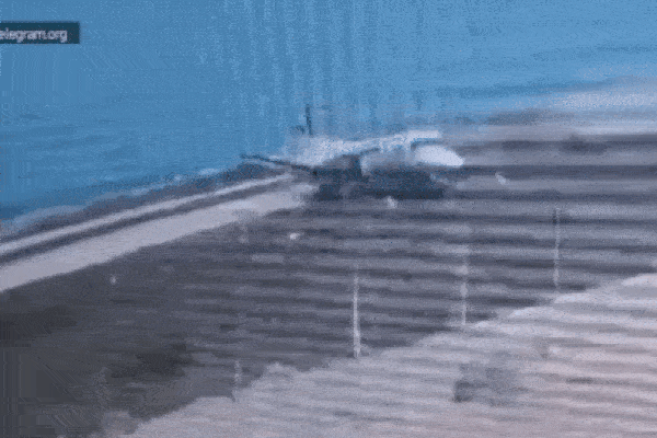 Khoảnh khắc máy bay Somalia chệch khỏi đường băng, mất kiểm soát vỡ tan tành gây hoảng loạn ngày 11/7-1