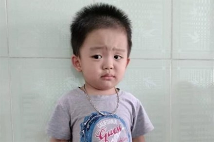 Bé trai kháu khỉnh khoảng 1-2 tuổi bị bỏ rơi ở Thừa Thiên - Huế