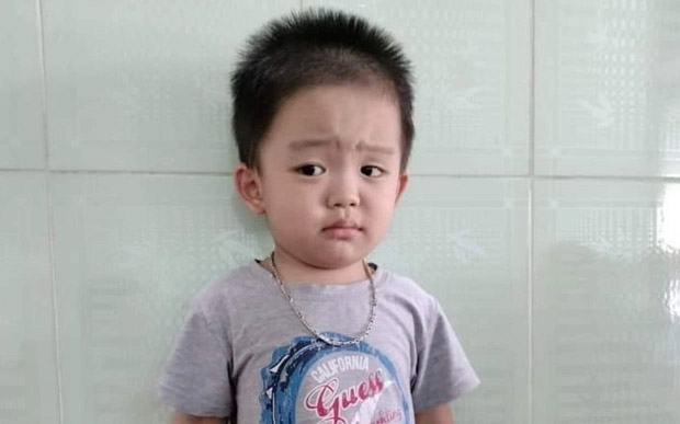 Bé trai kháu khỉnh khoảng 1-2 tuổi bị bỏ rơi ở Thừa Thiên - Huế-1