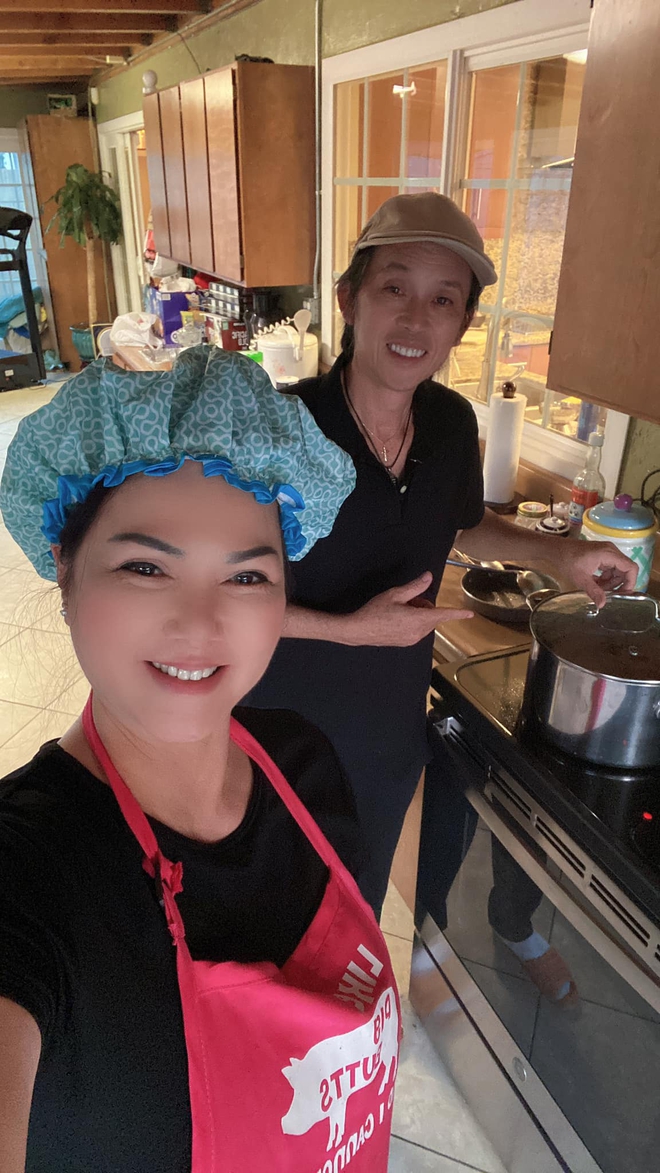 NS Hoài Linh đến viếng cố NS Chí Tài ở Mỹ, tự tay làm 1 việc đặc biệt cho ca sĩ Phương Loan-3