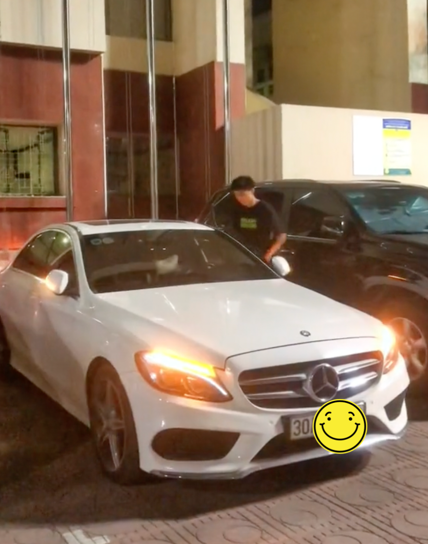 Đoàn Văn Hậu bước lên xe sang sau giờ làm, phong thái hệt tổng tài-1