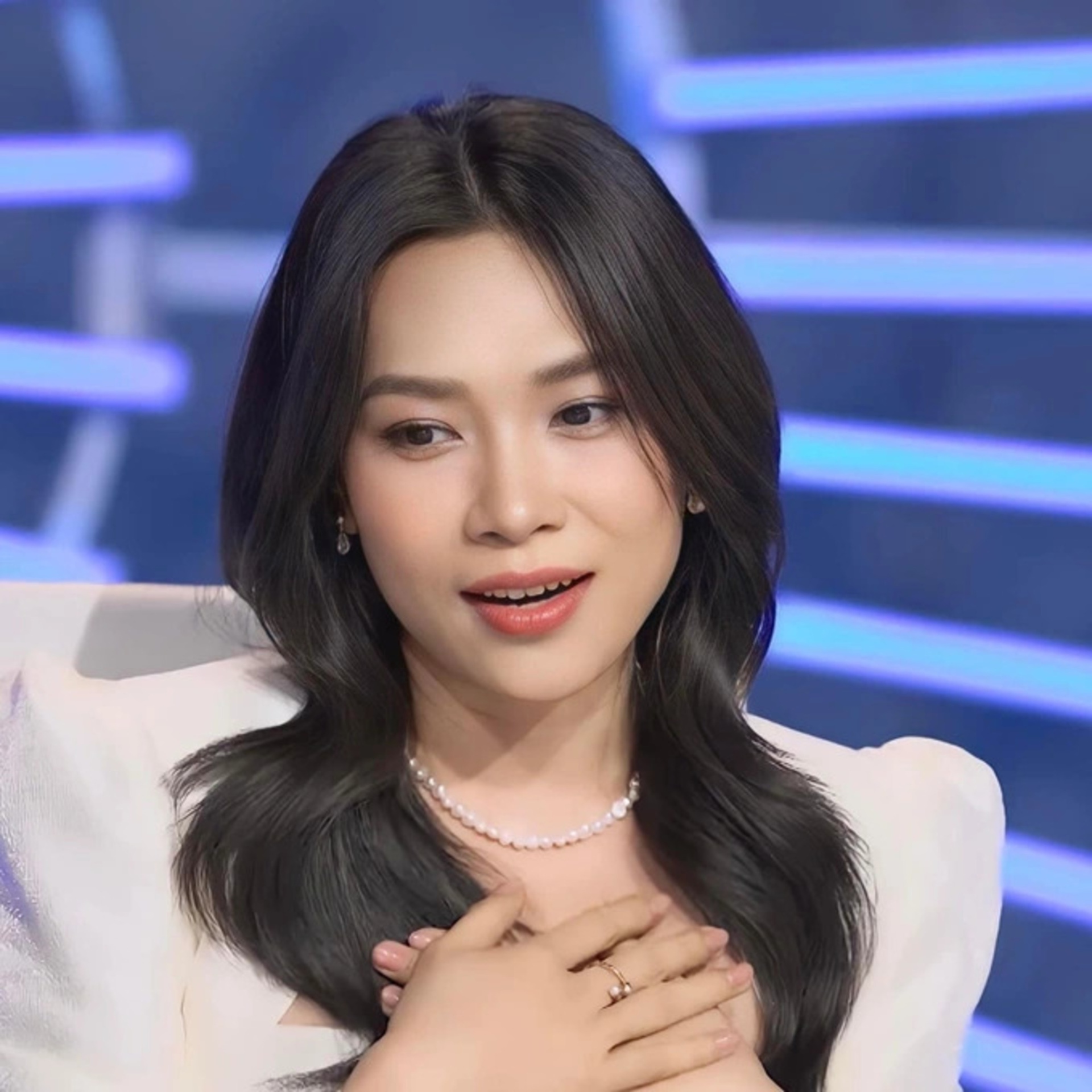 Cơ ngơi đi mỏi chân không hết của nữ ca sĩ vừa gây bão với nhan sắc không tuổi, lọt top tìm kiếm Google chỉ sau một đêm-3