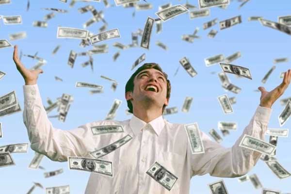 Trúng độc đắc 225 tỷ đồng nhờ lấy ngày sinh nhật vợ con để mua xổ số-1