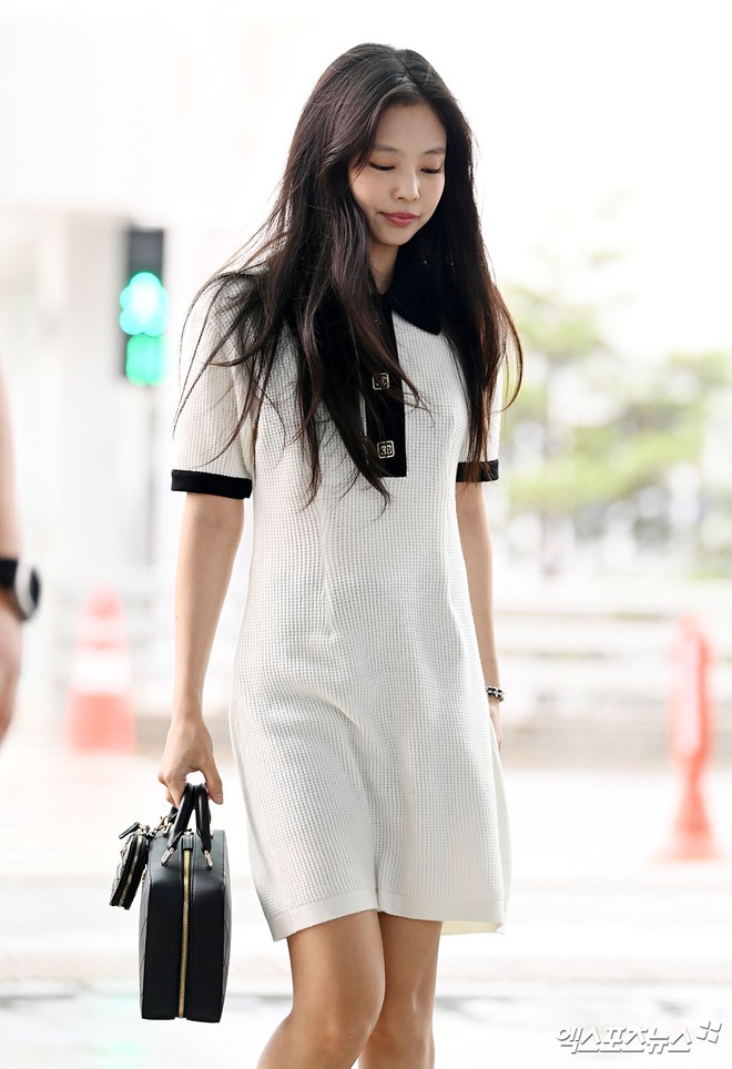 10 set đồ đơn giản mà hút mắt của Jennie (BLACKPINK)-1
