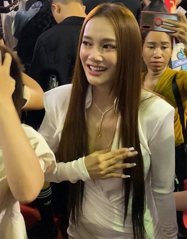 Nhã Phương lộ diện khác lạ khi mang thai lần 2, nhan sắc mẹ bầu gây xuýt xoa-2