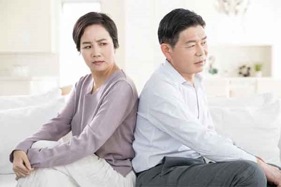 Vợ chồng tôi ngã ngửa khi con trai đòi đưa bạn gái về nhà 