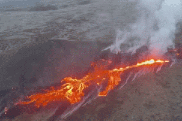 Thị trấn hẹp nhất thế giới, thu hút bởi địa thế độc đáo, sắc màu rực rỡ-1