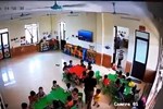 Xôn xao hình ảnh trường mầm non ở Nghệ An rửa khay ăn của trẻ bên bồn cầu-3