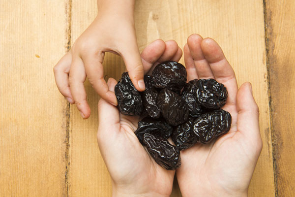 2 loại quả dễ kiếm giúp bé nhuận tràng, nhanh hết táo bón-1