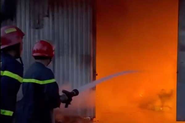 Homestay ở Cao Bằng bất ngờ phát hỏa, hàng chục người tháo chạy trong đêm-2