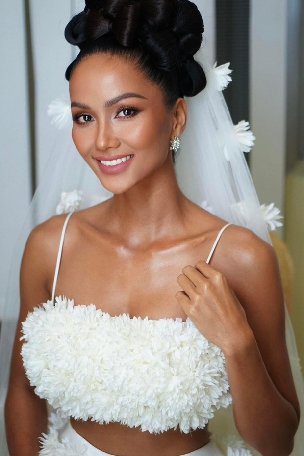 HHen Niê diện váy cưới khoe vòng eo săn chắc hậu nghi vấn lên xe hoa-1