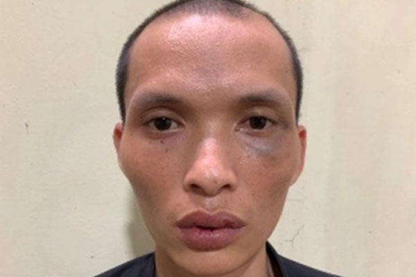 Bắt khẩn cấp đối tượng dùng bơm kim tiêm đe dọa cướp điện thoại của trẻ em-1