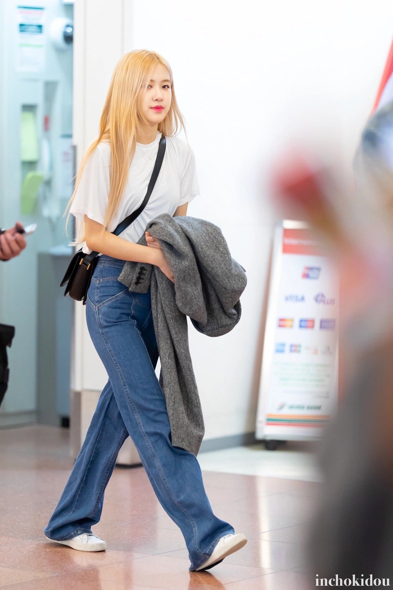 10 cách mặc quần jeans ống rộng chuẩn sành điệu-4