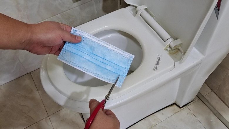 Bỏ khẩu trang vào bồn cầu, cả tháng không cọ rửa cũng chẳng bẩn, không có mùi hôi-1