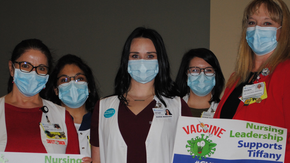 Nữ y tá Mỹ từng nổi tiếng bất đắc dĩ chỉ vì một mũi tiêm và thuyết âm mưu tàn ác trên Internet-4