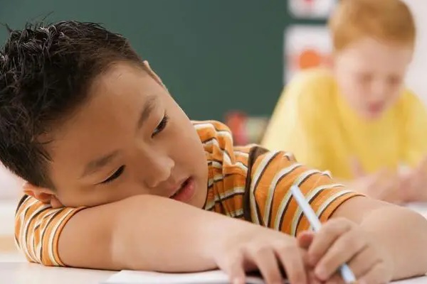 Chàng lùn 1m2 có biệt thự xe sang, lấy 2 đời vợ chân dài Hoa hậu, con sinh ra vui mừng vì không giống bố-11