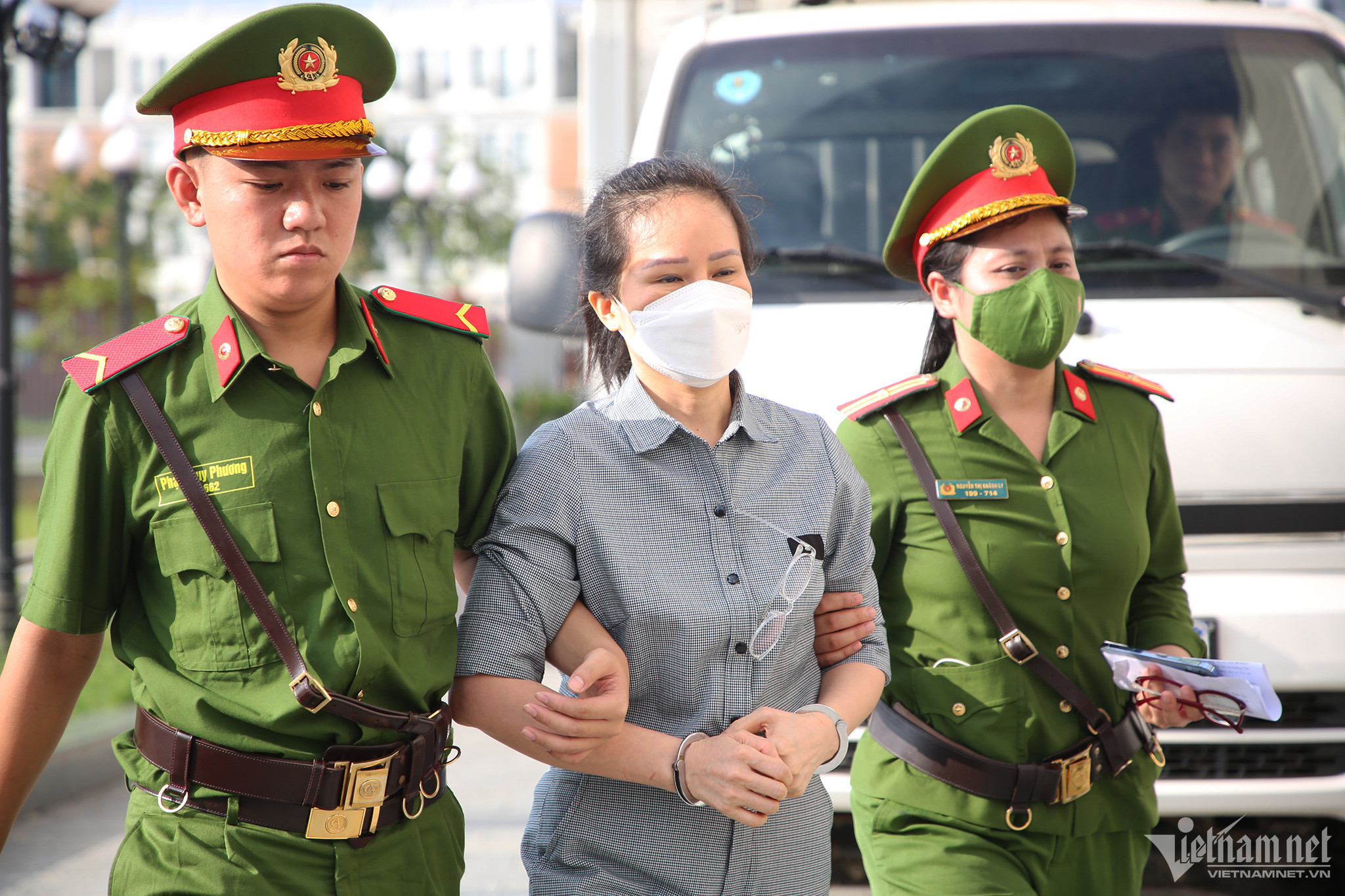 Phiên tòa ‘chuyến bay giải cứu’ làm lộ góc khuất của nhiều người-2