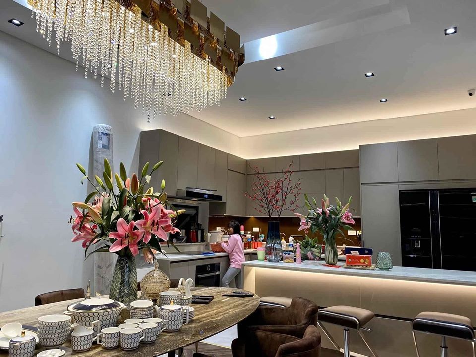 Hằng Túi ly hôn chồng thứ 2, U40 công khai bạn trai thứ 3, sống trong căn hộ lộng lẫy bao người ước ao-4