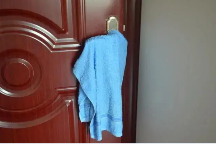 Buổi tối trước khi đi ngủ tốt nhất nên treo khăn tắm trên nắm cửa, lợi không ngờ nhưng ít người biết-3
