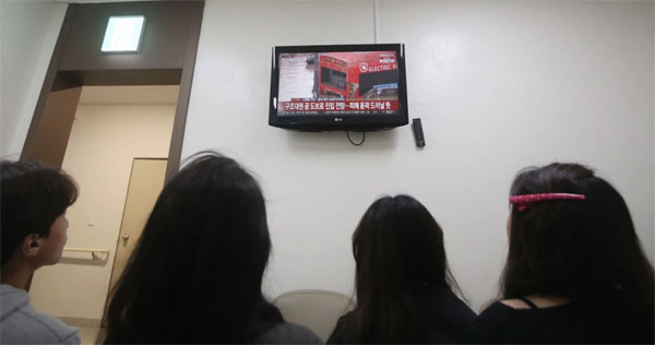 Hàn Quốc: Xe buýt kẹt trong đường hầm vì mưa lớn, hàng chục người tử vong thương tâm-4