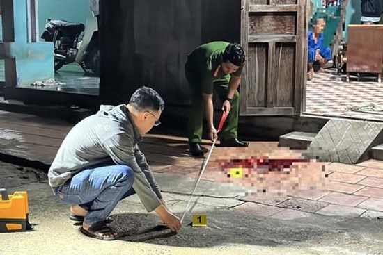 Đến thắp nhang cho ông bà, cháu cãi vã rồi đâm cậu ruột tử vong