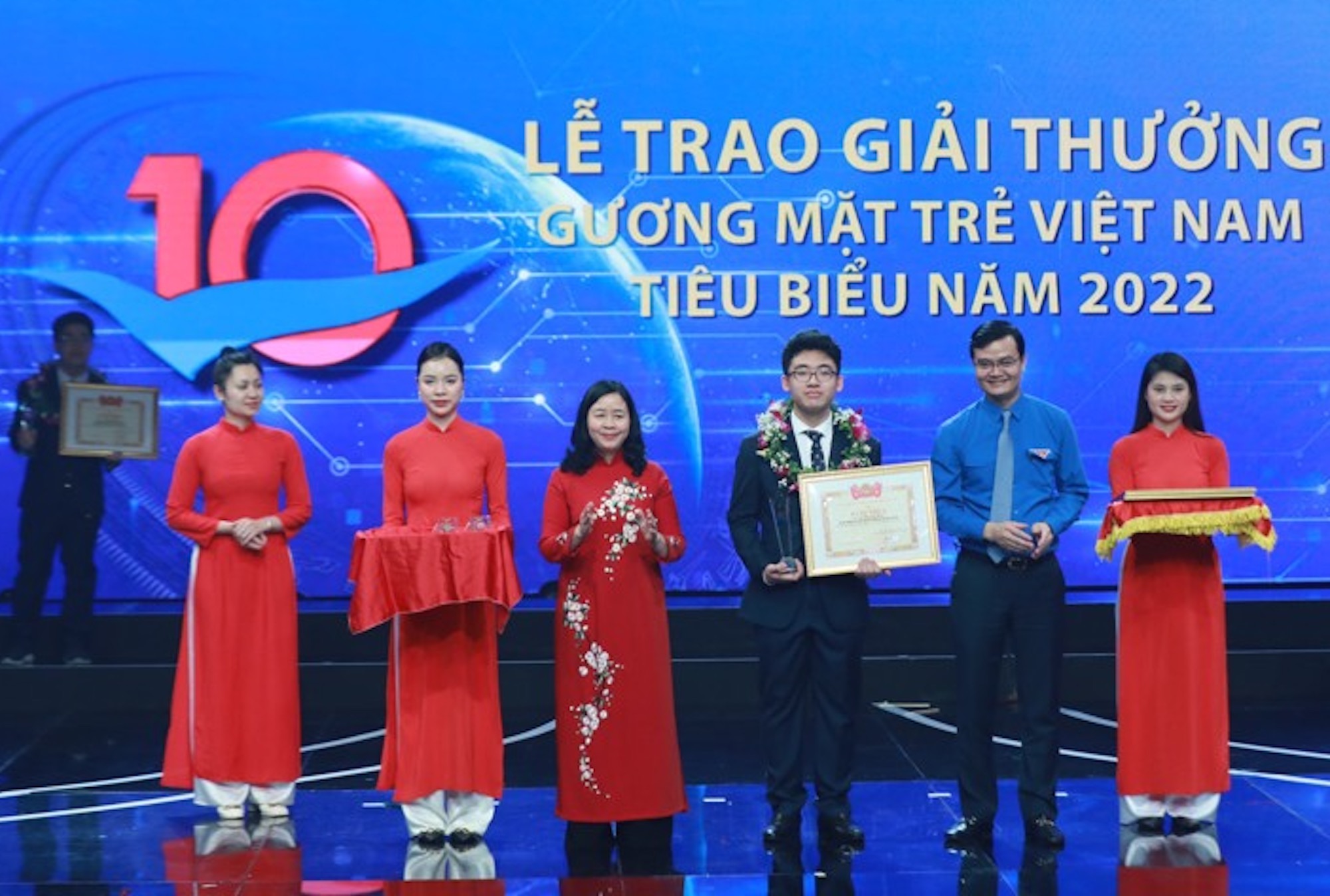 Nam sinh lớp 11 xác lập kỷ lục 2 huy chương vàng Olympic Vật lý quốc tế-3