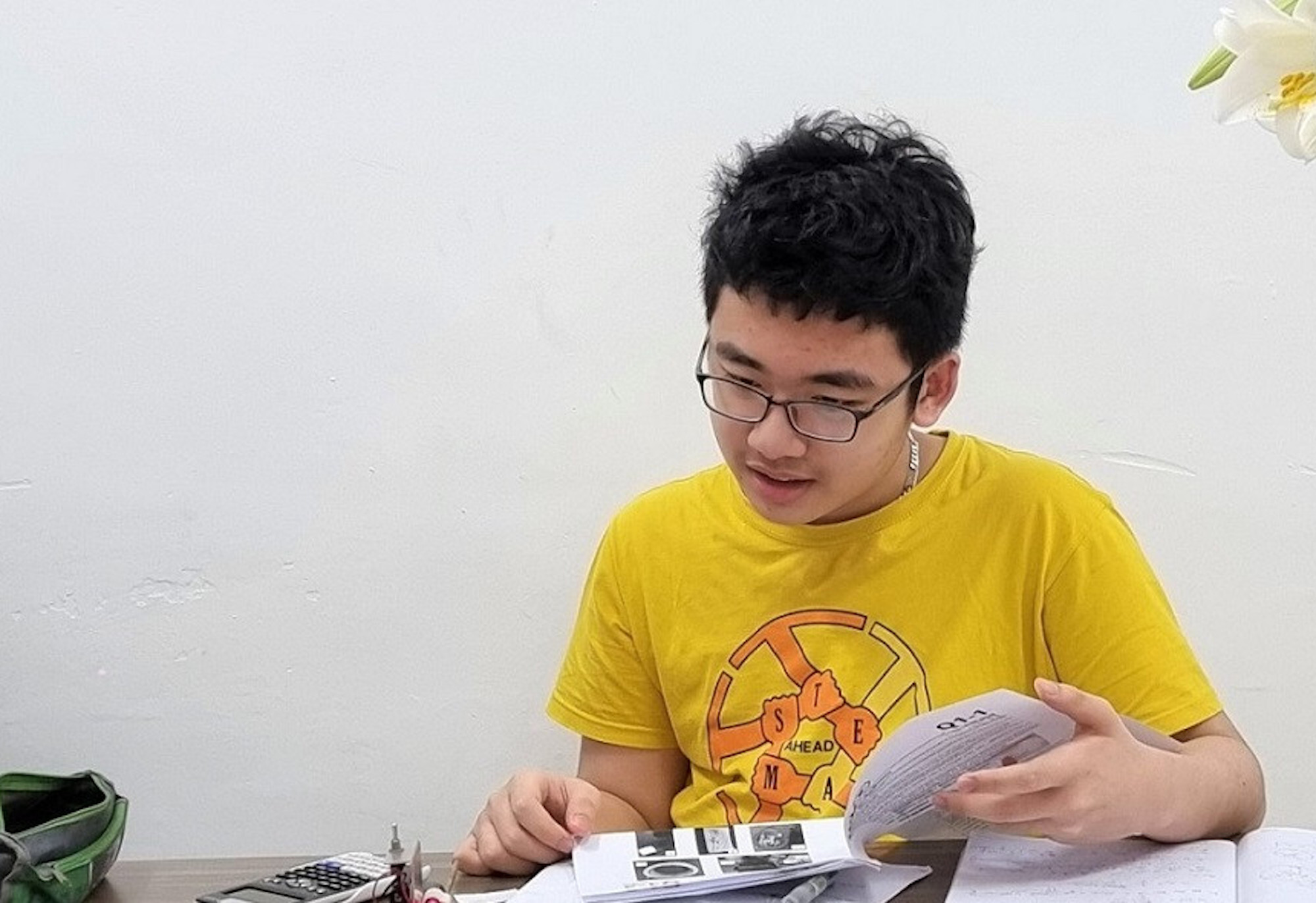 Nam sinh lớp 11 xác lập kỷ lục 2 huy chương vàng Olympic Vật lý quốc tế-2