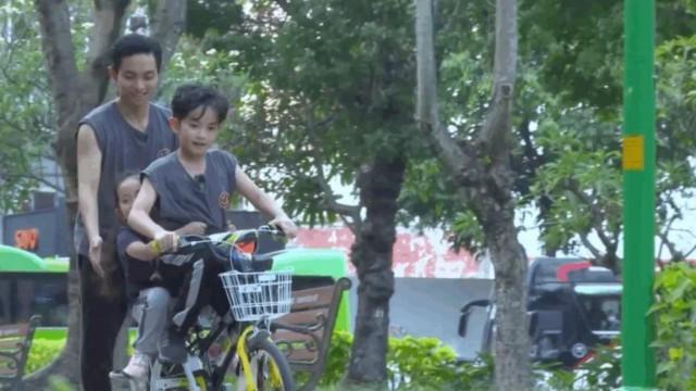 Phan Hiển bất ngờ bị chê trách khi có hành động thiên vị con gái Anna, anh trai Kubi bật khóc nói một câu ai cũng thương-9