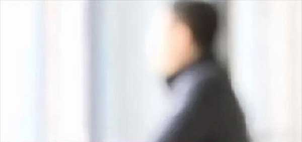 Thấy chất lạ trong ly nước, người đàn ông lắp camera mới phát hiện âm mưu của đồng nghiệp-1