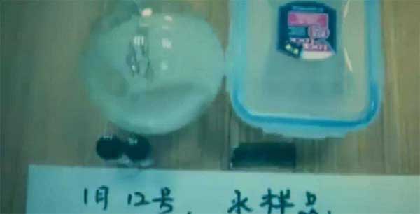 Thấy chất lạ trong ly nước, người đàn ông lắp camera mới phát hiện âm mưu của đồng nghiệp-2