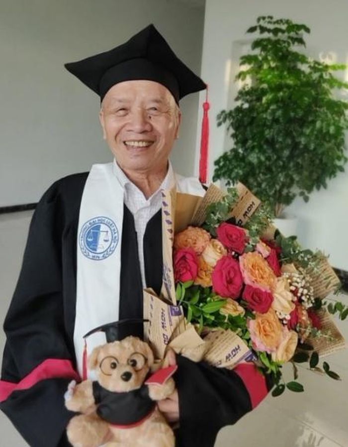 Cụ ông 78 tuổi tốt nghiệp cử nhân Luật: Tôi học thay cho 3 đứa con đã mất-1