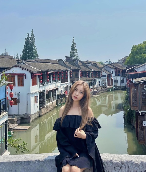 Cuộc sống mới của hot girl Nhật Lê sau 6 năm chia tay Quang Hải, đính hôn thiếu gia-10