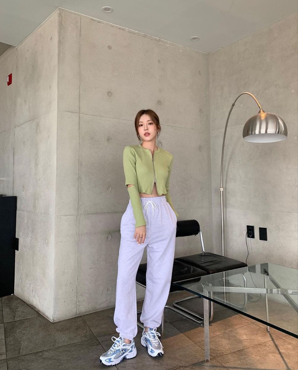 Gam màu xanh đang khiến các tín đồ thời trang mê mệt-1