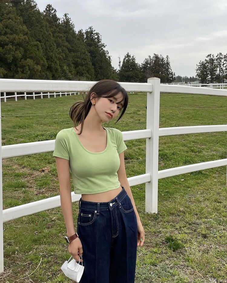 Gam màu xanh đang khiến các tín đồ thời trang mê mệt-5