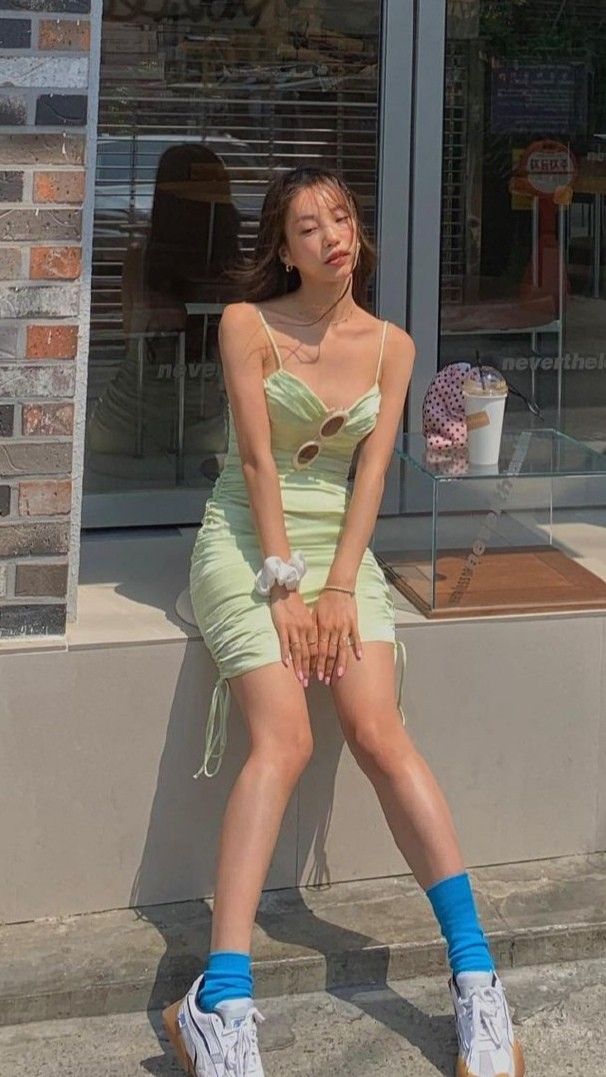 Gam màu xanh đang khiến các tín đồ thời trang mê mệt-11