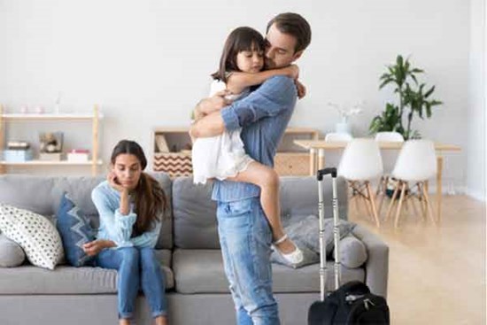 Chồng cũ đến thăm con đòi ngủ nhờ qua đêm