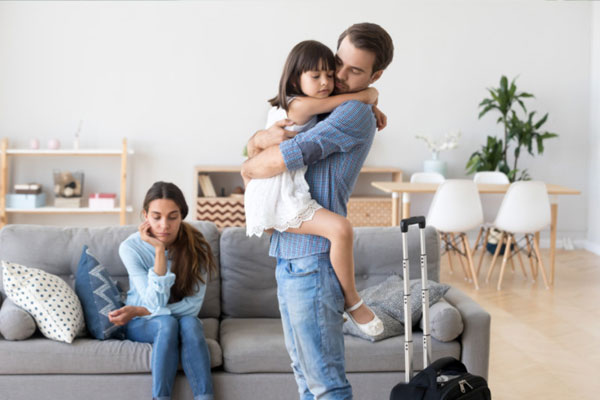 Chồng cũ đến thăm con đòi ngủ nhờ qua đêm-1