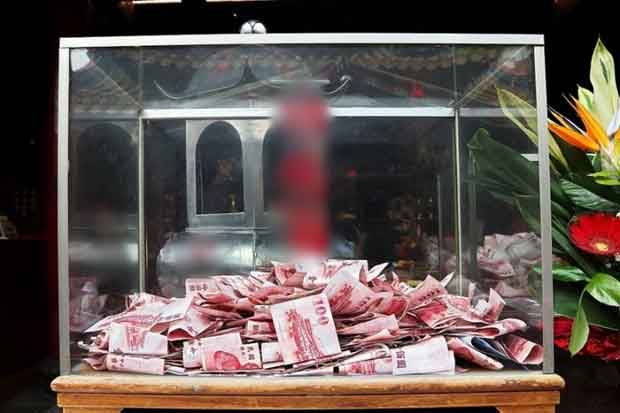 Bị bắt quả tang trộm tiền công đức, người đàn ông khai Bồ tát cho vay-1