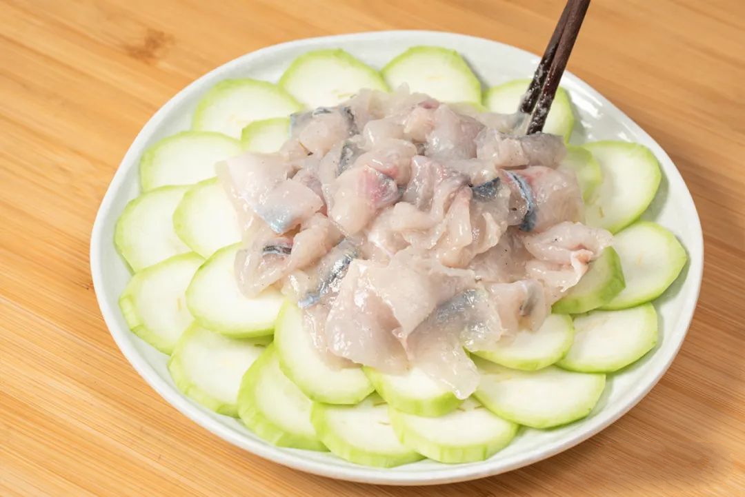 Thêm nguyên liệu này vào món cá hấp sẽ ngon và thanh mát hơn-4