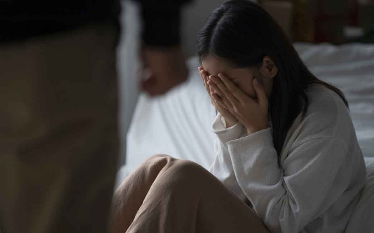 Chồng cuồng ghen, lên cơn thịnh nộ chỉ vì vợ mặc váy ngắn đi họp lớp-1