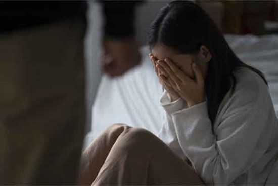 Chồng cuồng ghen, lên cơn thịnh nộ chỉ vì vợ mặc váy ngắn đi họp lớp